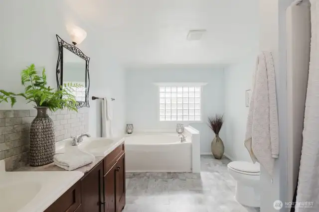 Bright and cheery primary bath with a fresh coat of paint.