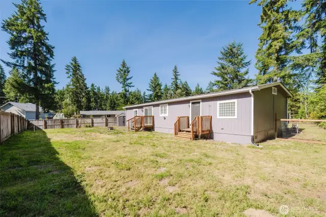 Great backyard that's fully fenced and a blank slate for you to make it your own. Or keep it low maintenance if you're makoing this a STR.