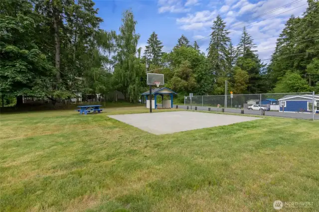 Enjoy access to the community features like the basketball court!