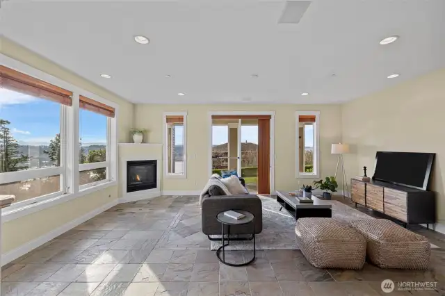 Extra large bonus room with pool table and 2 bedrooms