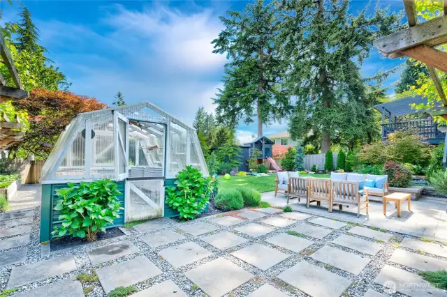 The greenhouse- an idyllic spot for cultivating beauty