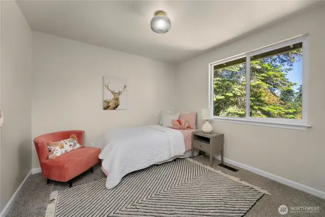 Bedroom 1 - Main floor
