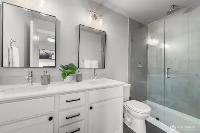 Photographs are for illustrative purposes only. Features, finishes, interior/exterior colors, landscaping and floorplan shown may vary from actual homes built.