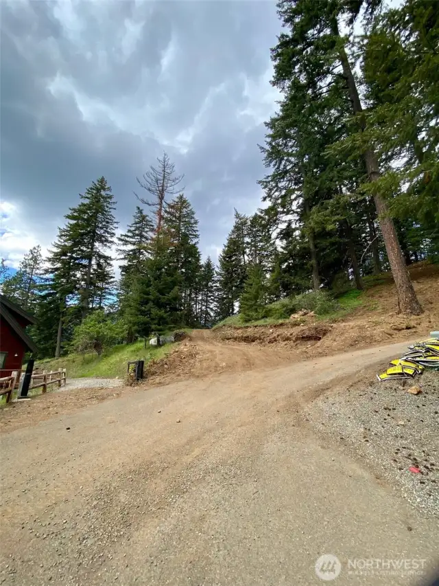 Acess easement to upper portion of lot off Forest Ridge Dr.