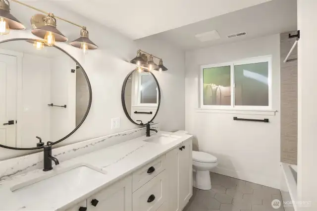 main/lower level bath