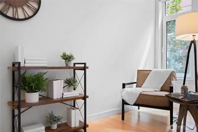 Large reading nook. Multiple uses for this space.