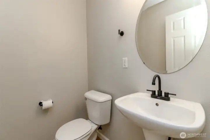 bathroom (main)