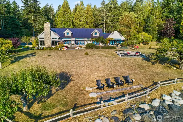 3 acres of beach, forest, lawn, landscaped gardens and a prolific small heirloom fruit tree orchard.