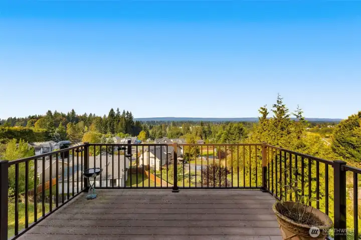 Dine al fresco on either deck, take in the western views or overlook the backyard activities.