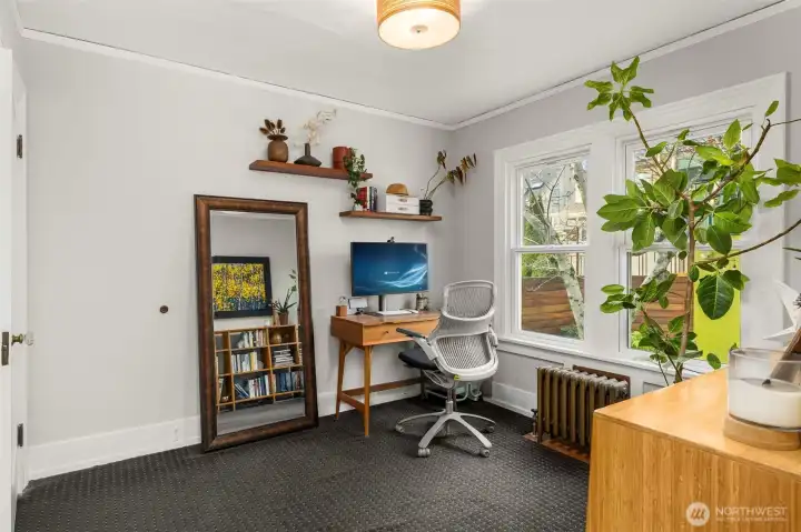 Second bedroom or perfect home office, the choice is yours