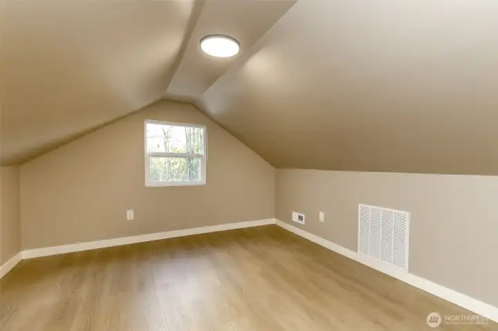 Bonus room/den