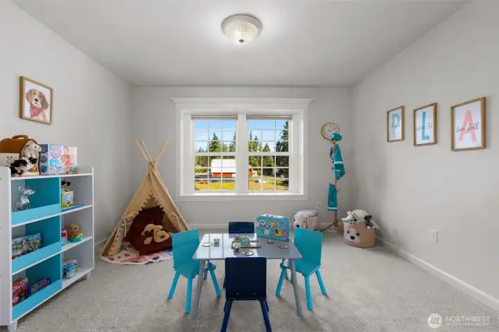 Upstairs bonus room that could serve as a 4th bedroom?