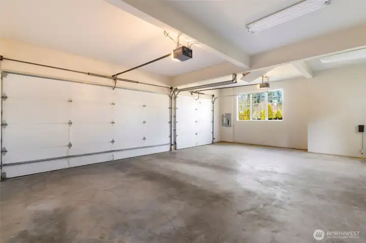 Oversized 3-car garage