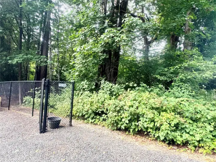 6' Viking fence surrounds the property.