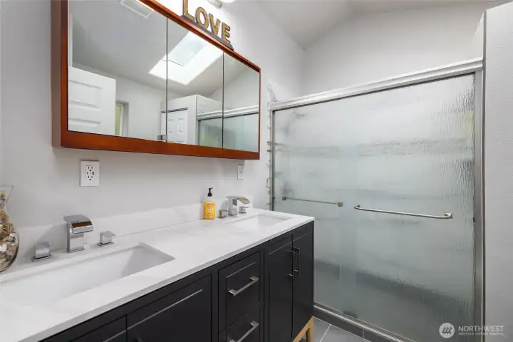 Nicely updated 3/4 bathroom. Nicely updated 3/4 bathroom.