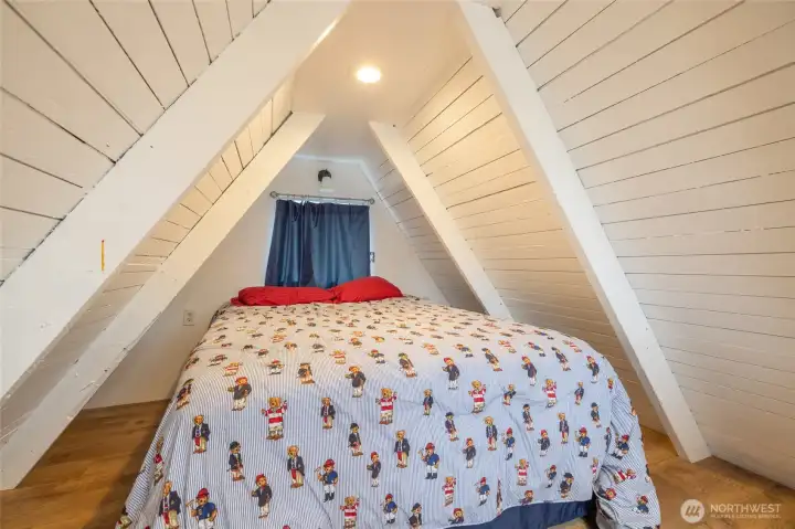 Loft bedroom in cabin w/ queen bed. Loft bedroom in cabin w/ queen bed.