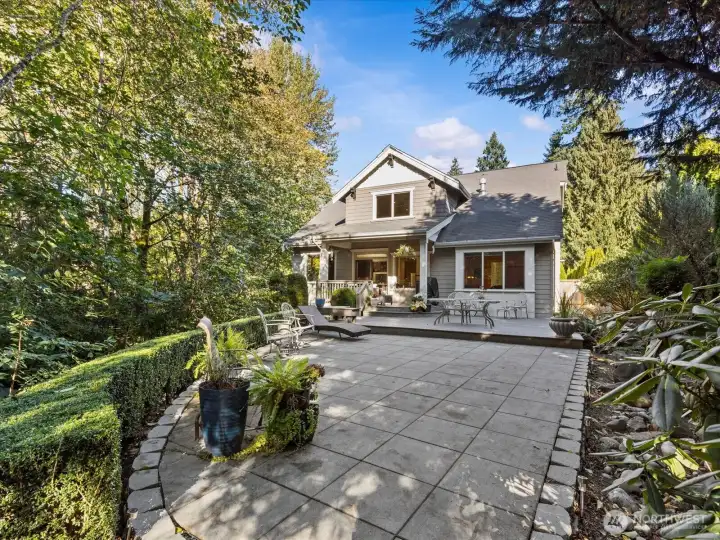 Large back yard for entertaining