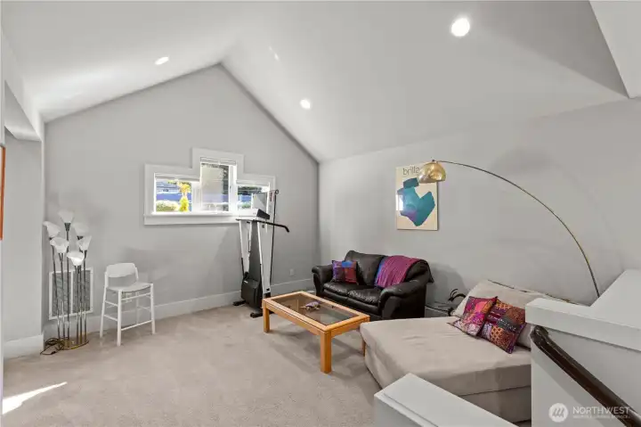 extra living area 2nd floor