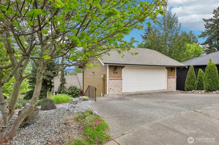 End of cul-de-sac property