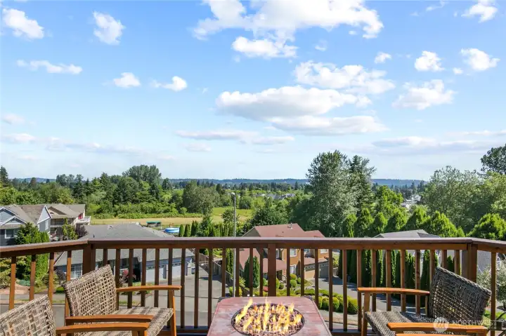 Puyallup Valley and Cascade Mountain Views