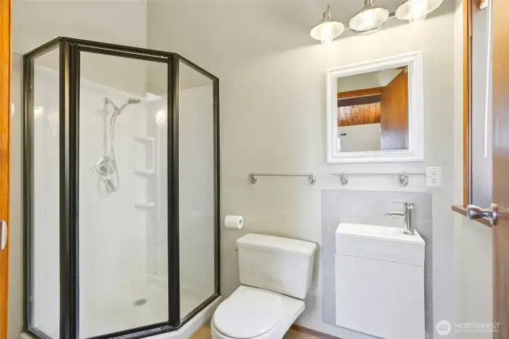 Master suite bathroom