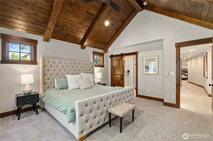 Upstairs Ensuite Bedroom