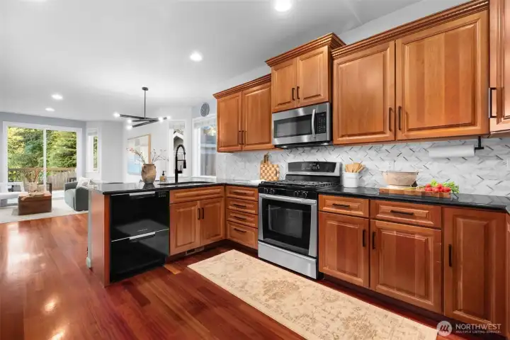 Stunning spacious kitchen with updated appliances
