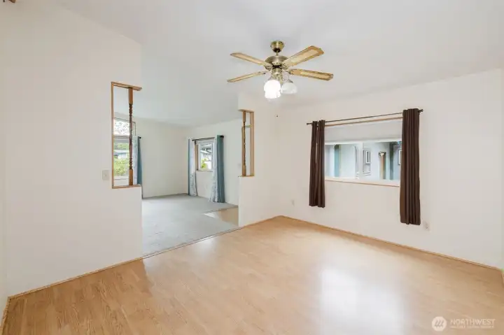 Look at this great dining area! Big enough for everyone!