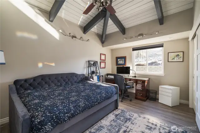 Second bedroom.