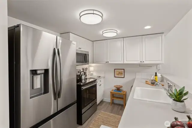 Great kitchen for everyday living & easy entertaining.