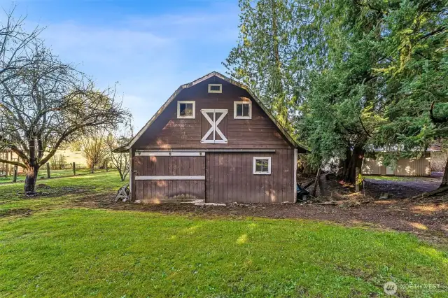 3 stall barn with tack room