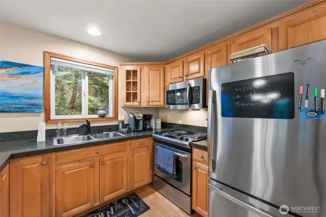 Full sized appliances and modern cabinetry