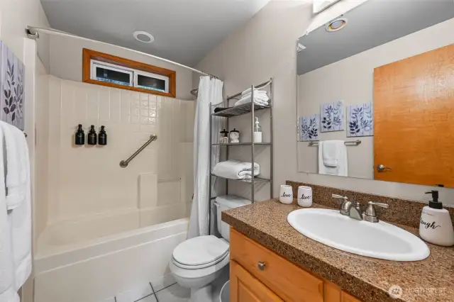 Main level full sized bathroom
