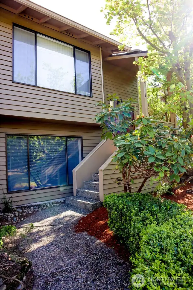 Peaceful entrance, impeccably maintained.