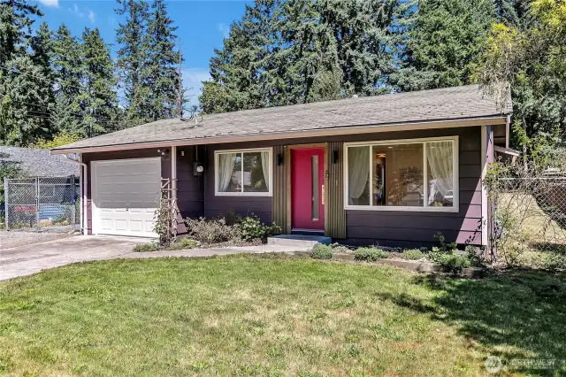 Wow, this home will surprise you! Get cool in the high efficiency Mitsubishi HVAC heat/AC system!
