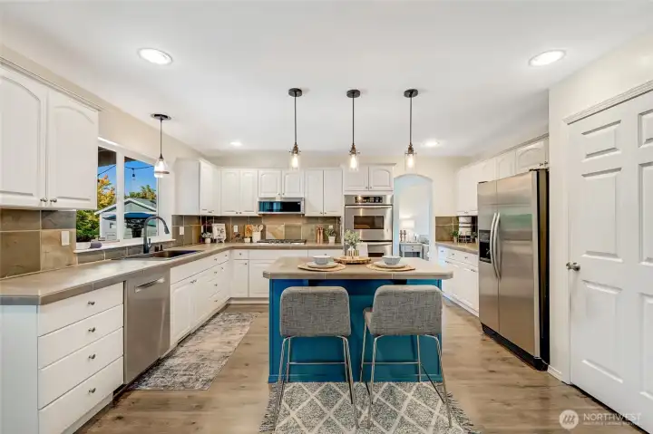 alternate kitchen from the family room