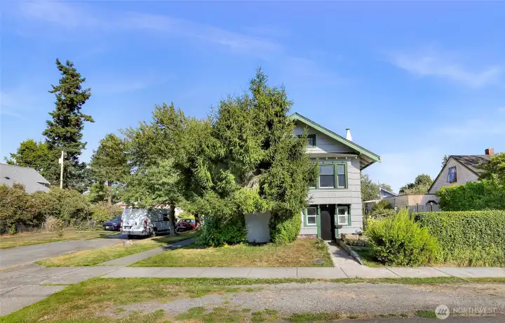 2 story Columbia duplex on sunny corner lot