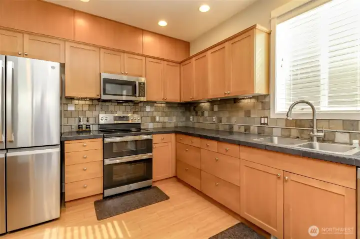 ample counter and cabinet space