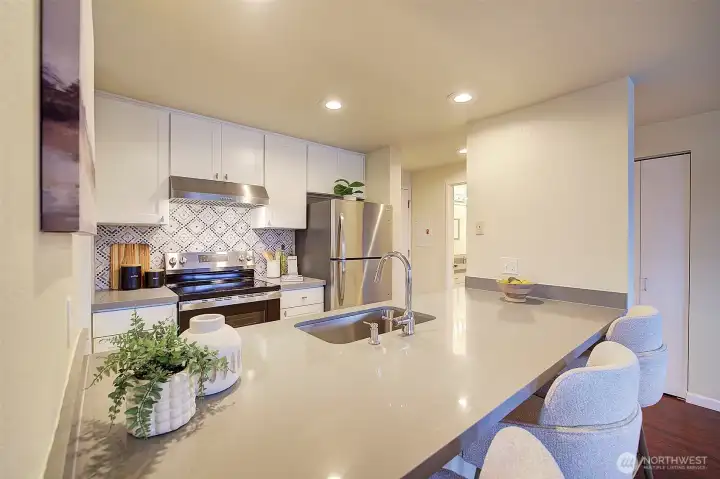 Brand new kitchen w/ new appliances