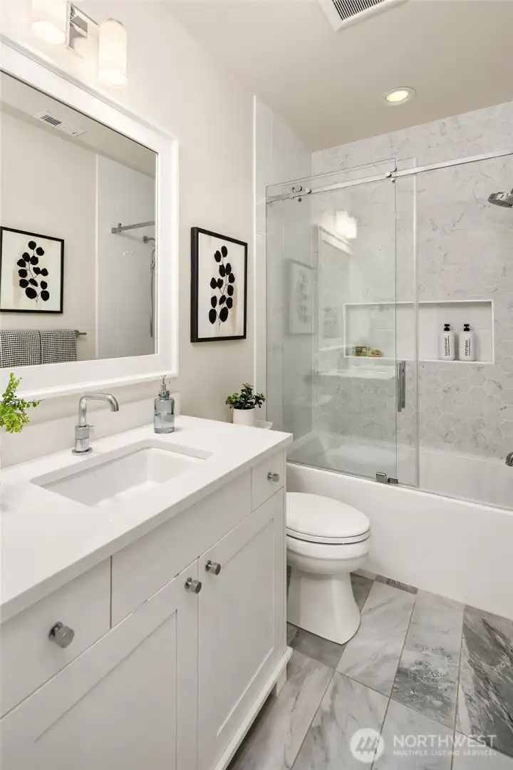 Full bathroom next to the 4th bedroom.