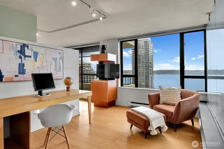 Looking into the office area.