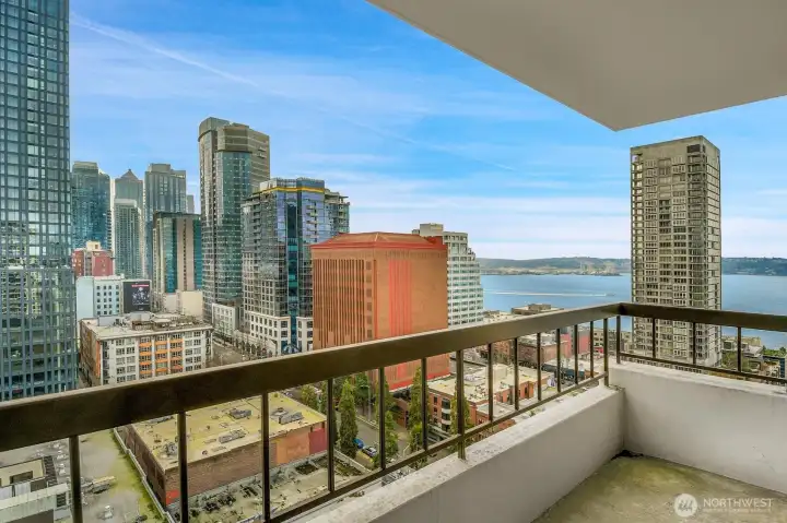 As the sky starts to fade...the water is a pretty blue.