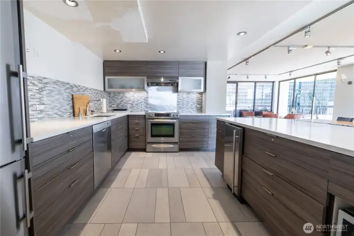 Full kitchen in clubhouse area of 7th floor.