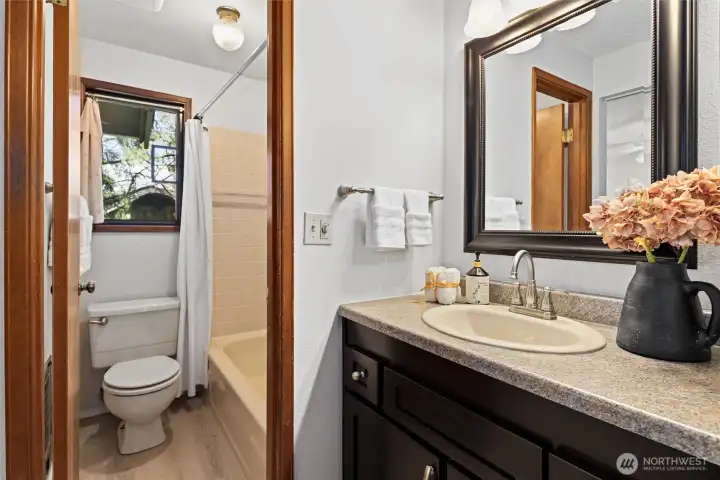 Primary en-suite bathroom.