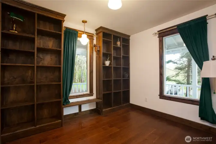 Main floor library/study