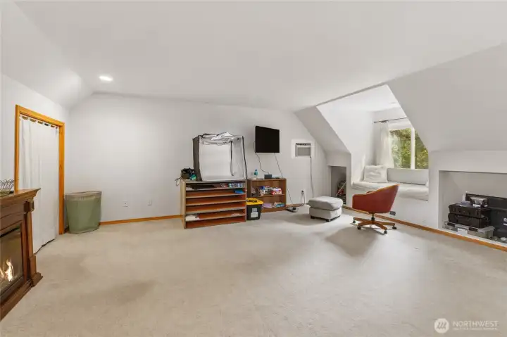 Additional primary suite featuring a private attached bathroom