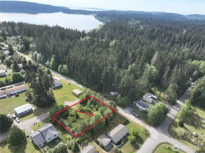 An aerial view of the property and it's proximity to the water. this is a very very quiet part of this subdivision and the lot is larger than most.
