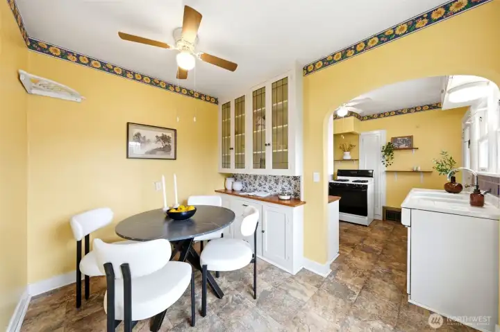 Lovely dining nook Lovely dining nook