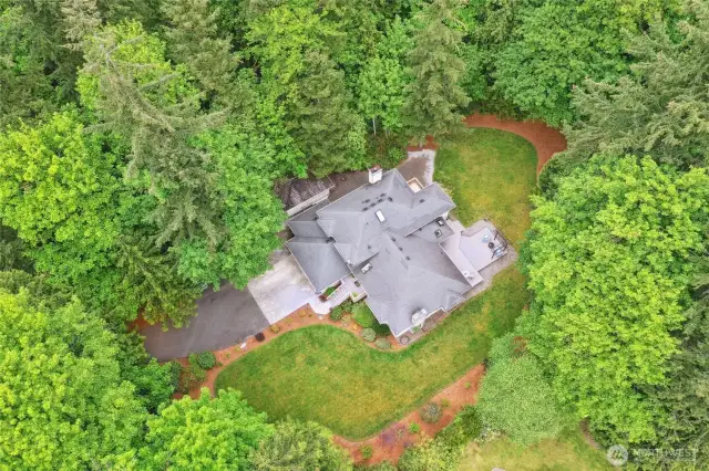 Enjoy the privacy yet so close to downtown Redmond, parks and amenities!