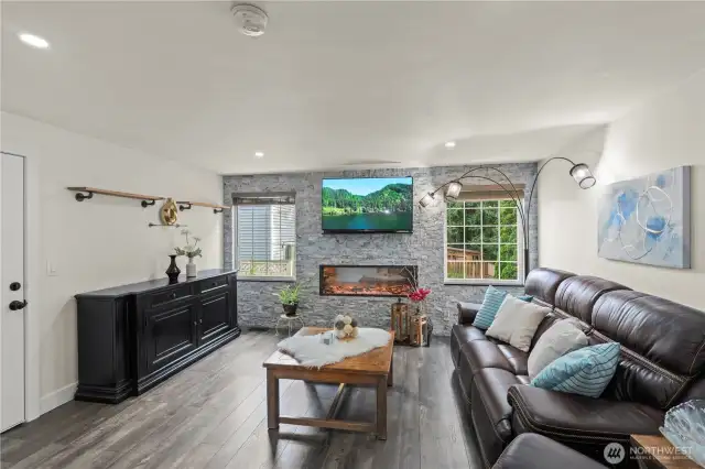 Stunning Living room area w/ new electric fireplace